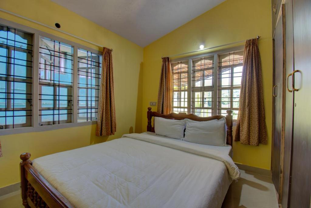 Green Land Estate Homestay 5 Rooms With Garden View マディケーリ エクステリア 写真